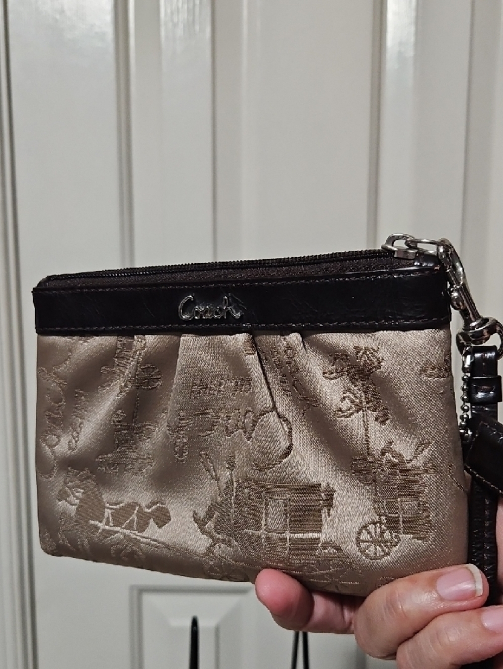 Coach EUC Carriage Beige and Brown Signature Wristlet - Picture 3 of 6